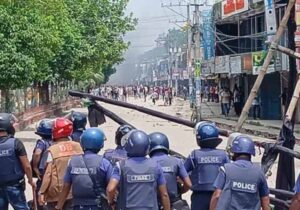 আরেকটি রক্তাক্ত দিন, শিক্ষার্থী পুলিশসহ ঝরলো শতপ্রাণ