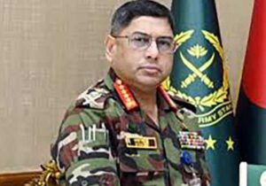 নিজেরা কাদা ছোঁড়াছুড়ি করলে সার্বভৌমত্ব বিপন্ন হবে:  সেনাপ্রধান