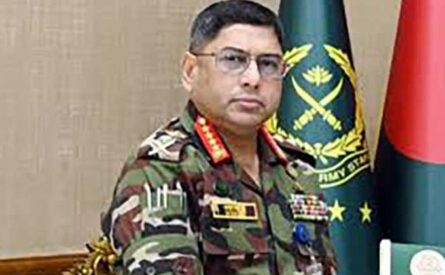 নিজেরা কাদা ছোঁড়াছুড়ি করলে সার্বভৌমত্ব বিপন্ন হবে:  সেনাপ্রধান