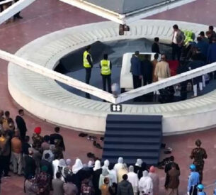 শহীদ প্রেসিডেন্ট জিয়াউর রহমানের পাশে চির নিদ্রায় শায়িত হলেন খালেদা জিয়া শহীদ প্রেসিডেন্ট জিয়াউর রহমানের পাশে চির নিদ্রায় শায়িত হলেন খালেদা জিয়া